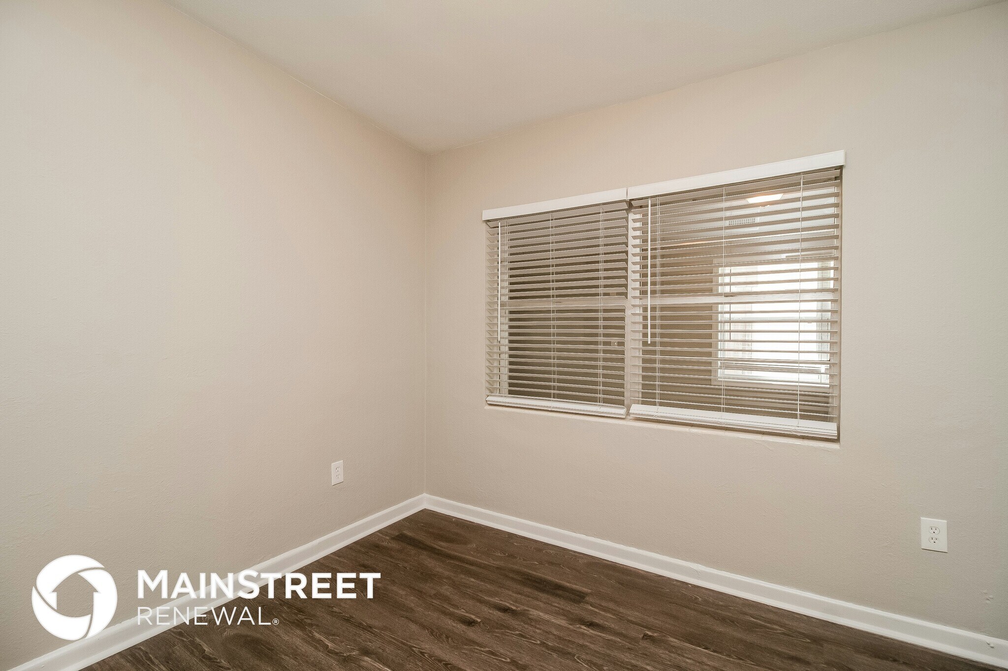 Building Photo - 2141 Ridge Dr