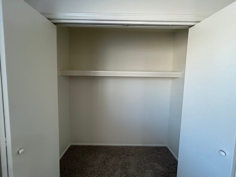 Building Photo - 7222 W Rose Ln