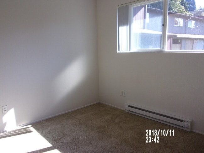 Building Photo - 3500 SE Oak Grove Blvd