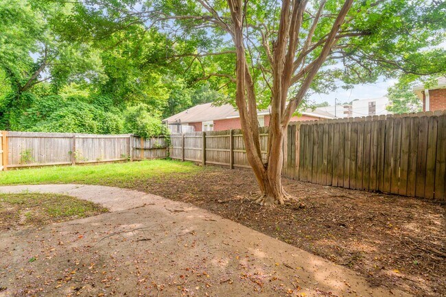 Building Photo - 3-Bed, 3-Bath Duplex Minutes from Auburn Shopping & Dining