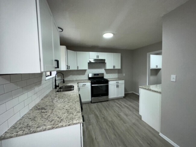 Building Photo - 2301 S Chestnut Ave