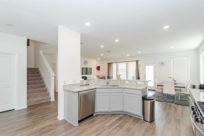 Building Photo - 5007 Dunstable Manor Ln