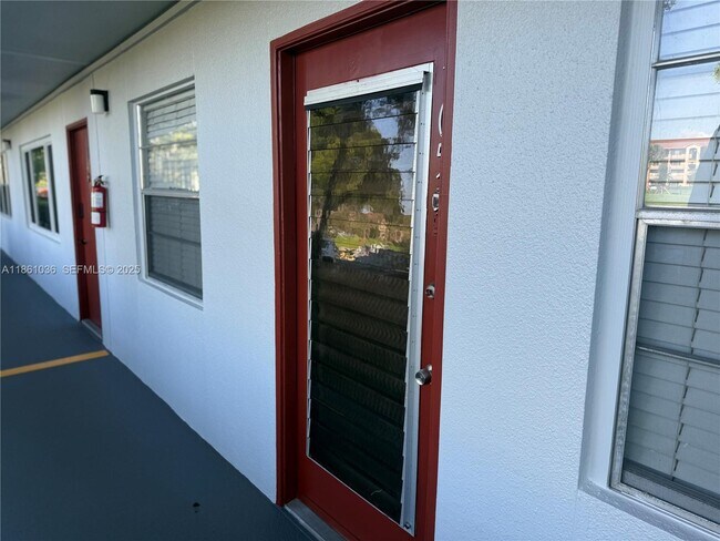 Building Photo - 1401 SW 135th Terrace