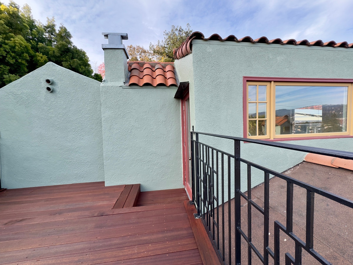 Building Photo - 645 Jean St