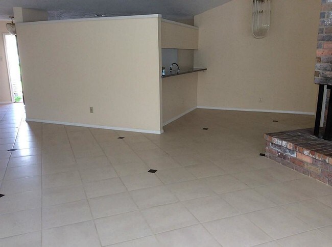 Building Photo - 16418 Quail Park Dr