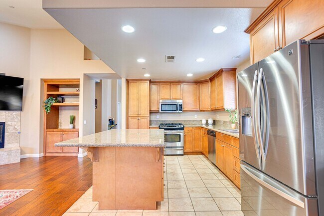 Building Photo - Beautiful Single Story House - most desire...