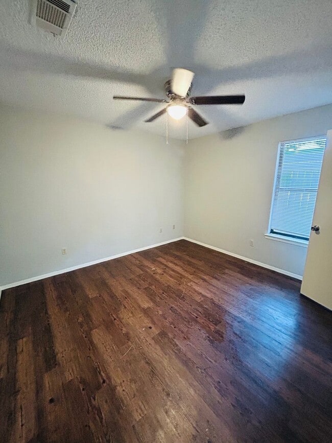 Building Photo - 324 Mill Creek Cir