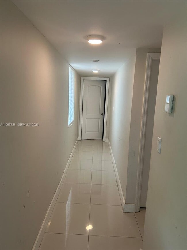 Building Photo - 1560 NE 129th St