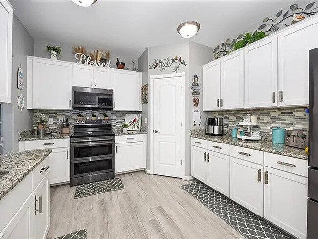 Building Photo - Earn Wealth While Leasing - Like a Homeown...