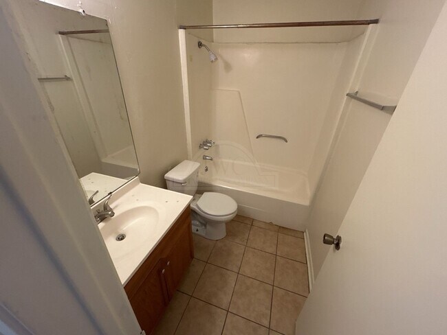 Building Photo - 2108 Hunt Dr