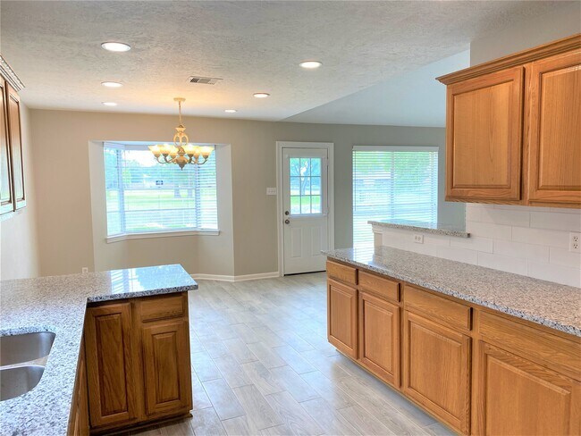 Building Photo - 3810 Downing Cir