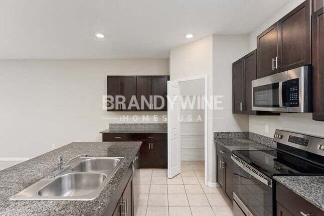 Building Photo - 5637 Mercado Dr