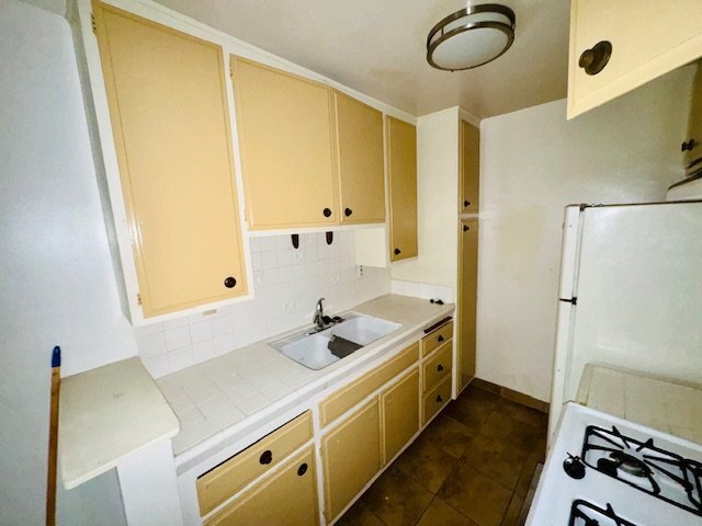 Building Photo - 610 N Wilton Pl