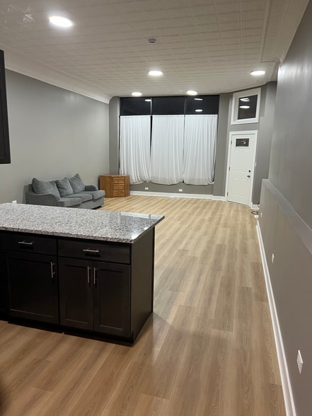 Kitchen/livingroom - 3001 W 41st St
