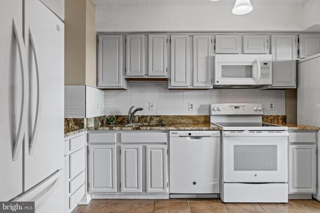 Building Photo - 3709 S George Mason Dr