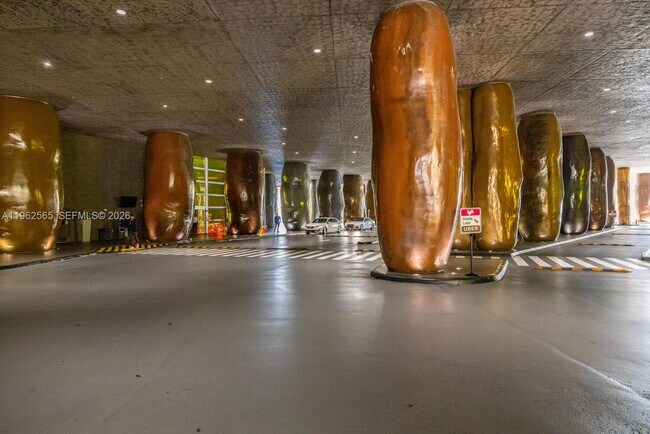 Building Photo - 495 Brickell Ave