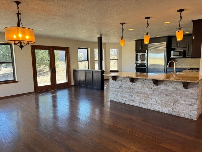 Building Photo - Glenwood Hills Luxury Home