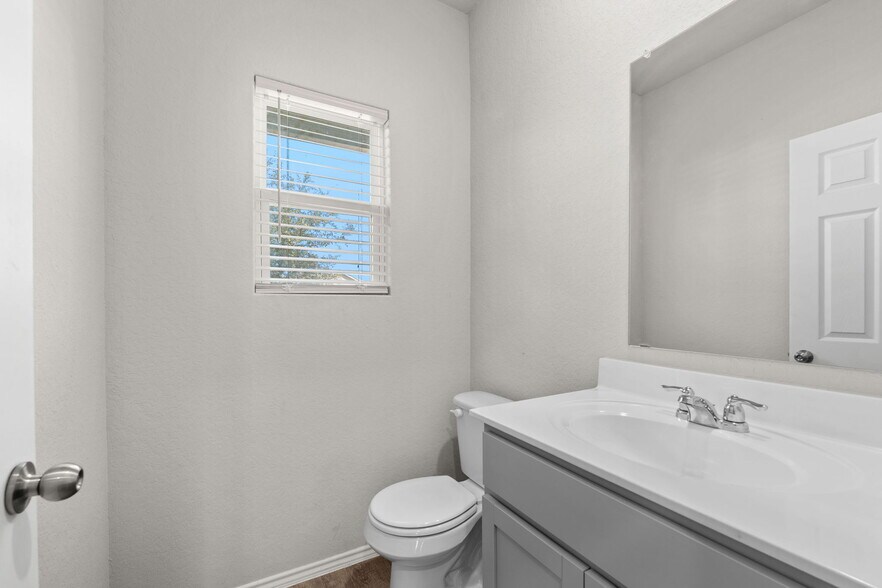 Building Photo - 3452 Redbud Grv