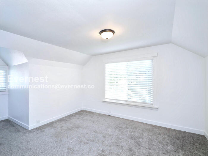 Building Photo - 1521 31st Ave S