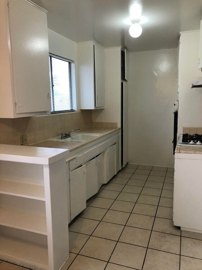 Building Photo - One Bedroom - Panorama City