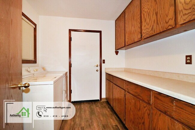 Building Photo - 15714 Middletown Park Dr