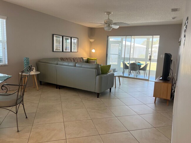 Building Photo - 2BR/2BA Single Family Detached Villa