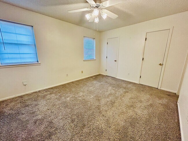 Building Photo - 4914 57th St