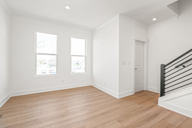 Building Photo - (Move-in Special) 3 Bedroom Townhome in LoSo!