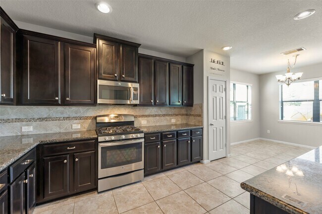 Building Photo - 5531 Drumlin Field Way