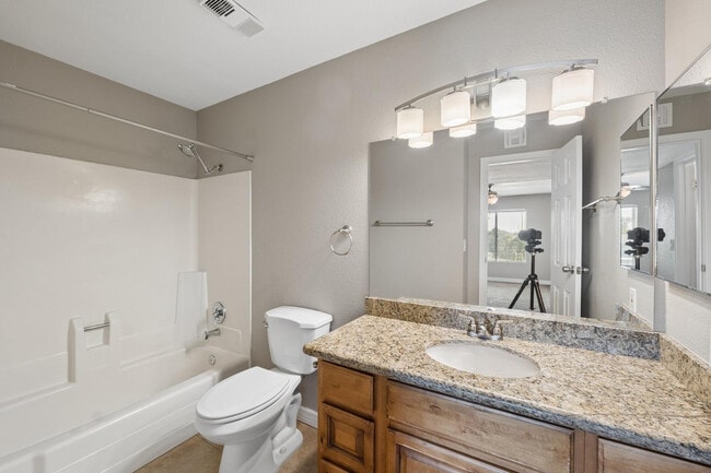 Building Photo - 540 N May