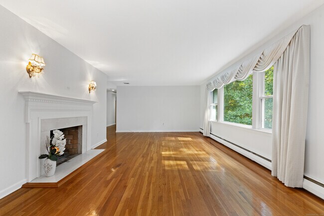 Building Photo - 494 Sawmill Rd