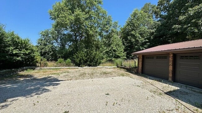 Building Photo - 245 Rolling Hills Rd