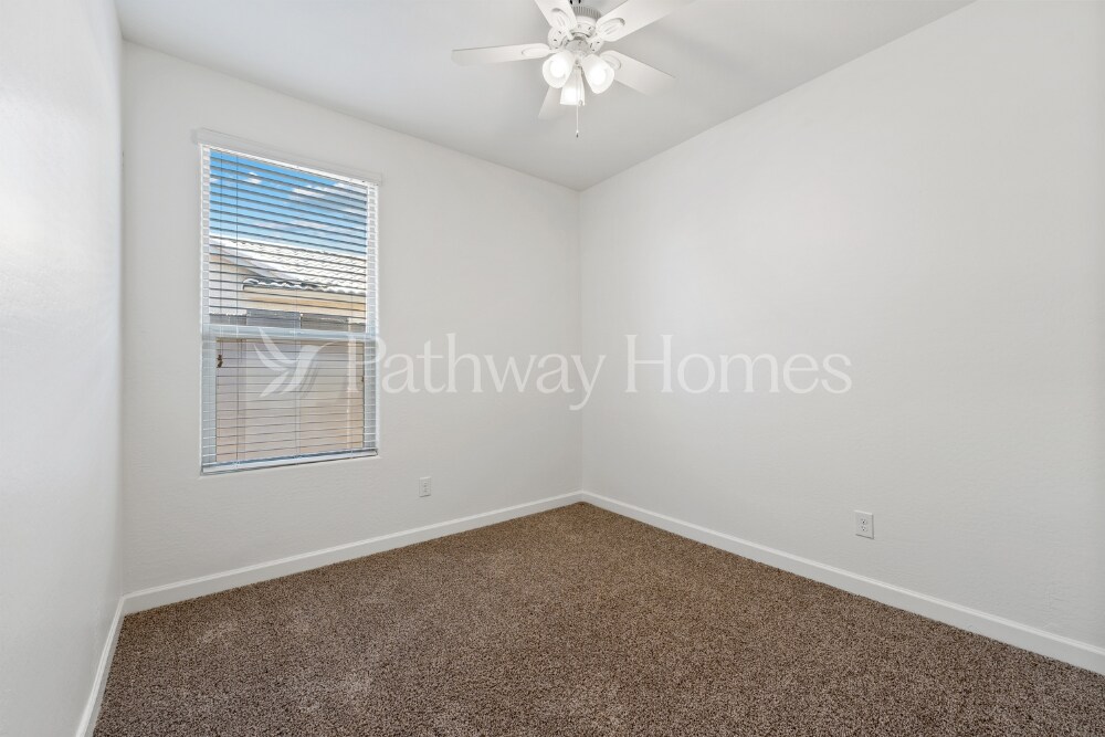 Building Photo - 18241 N Crestview Ln