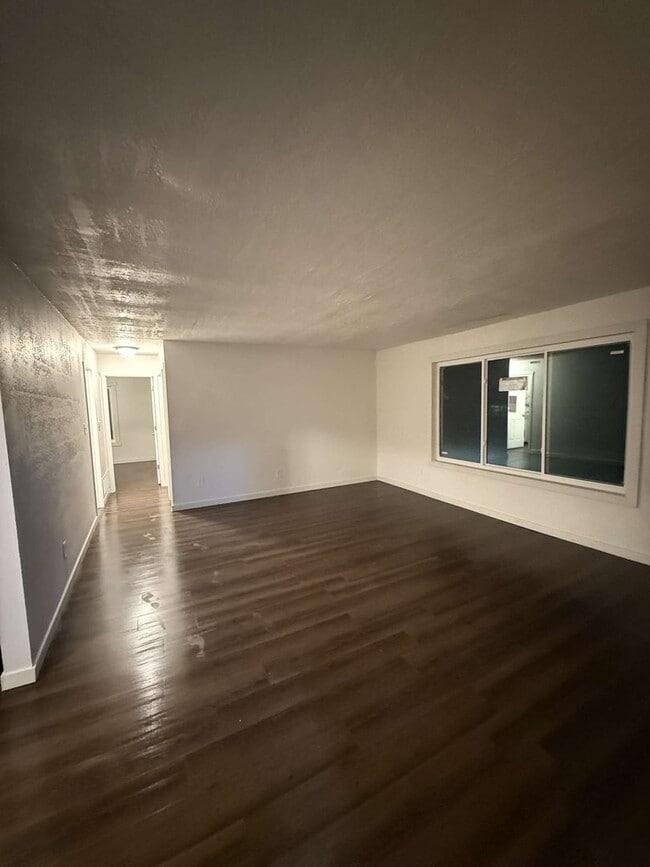 Building Photo - 1048 Langley Rd