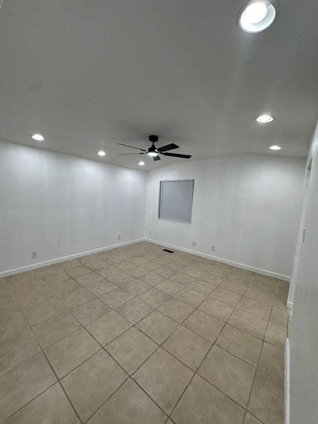 Building Photo - JP - Early