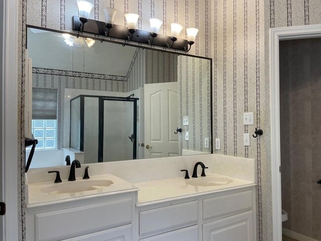 Building Photo - 8028 Bottlebrush Dr