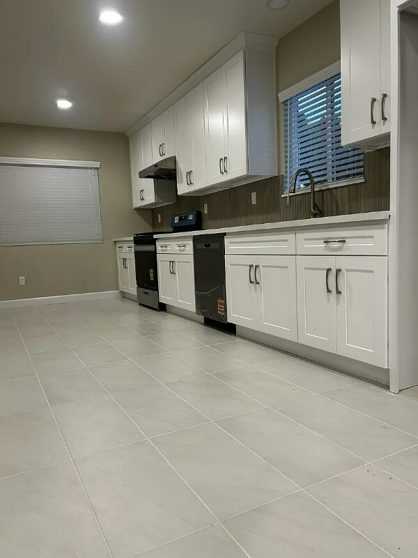 Building Photo - 223 W Gleason St