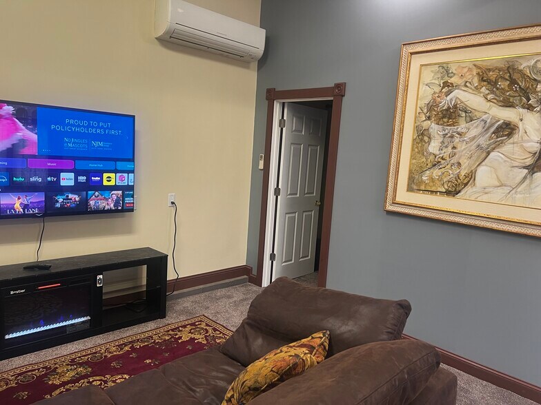 Building Photo - 18 Harmony School Rd