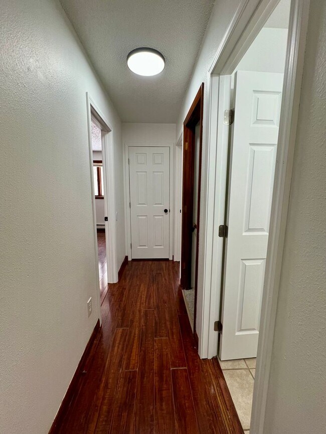 Building Photo - Waves Rd *