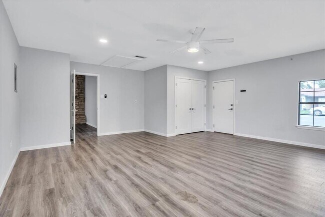 Building Photo - 6100 Woodhue Dr