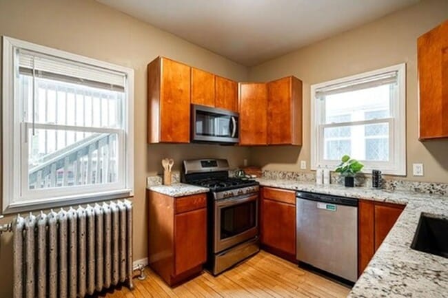 Building Photo - Amazing 5-Bedroom, 2.5 Bathroom Updated Ho...