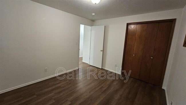 Building Photo - 1222 E Baldwin Ave