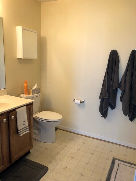 Building Photo - 6391 Rutherford Ct