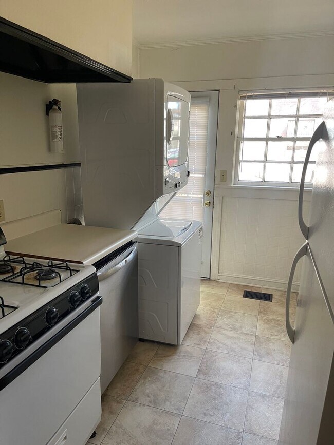 Building Photo - 335 Boulevard-