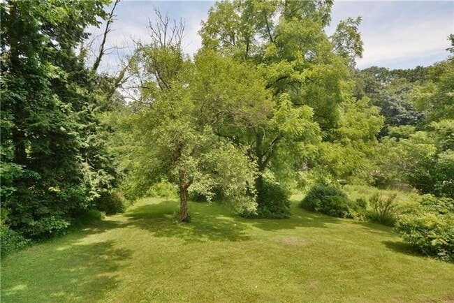 Building Photo - Adorable 2 Bed, 1 Bath Home in South Fayette - Covered Porches, Large Yard - Available as early a...