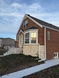 Building Photo - 2427 N Erie St