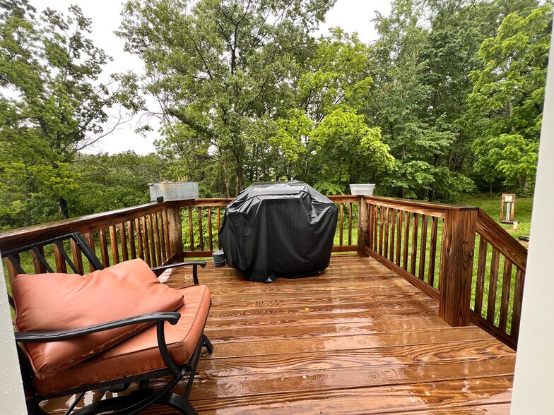 Deck - 12 Hokie Ln