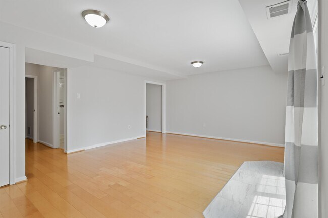 Building Photo - 9913 Longford Ct