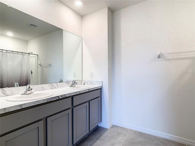 Building Photo - 16506 Mosaic Oar Dr