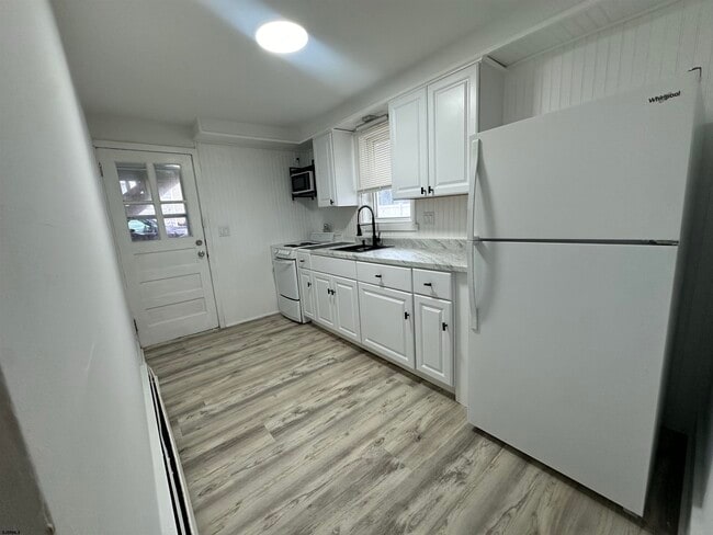 Building Photo - 16 S Washington Ave